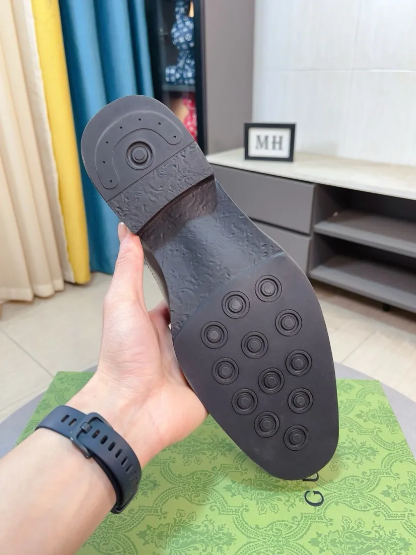 Factory price 500🌹🌹 [GUCCI Gucci] A new style of formal men's leather shoes is coming~ The original quality upper is made of cowhide imported from Italy + soft and delicate leather, comfortable and soft first-layer cowhide lining, rubber wear-resistant outsole, the shoe shape is dignified and domineering, and the luxury charm cannot be concealed! The natural and free nouveau riche leads the trend. Code number: 38-44